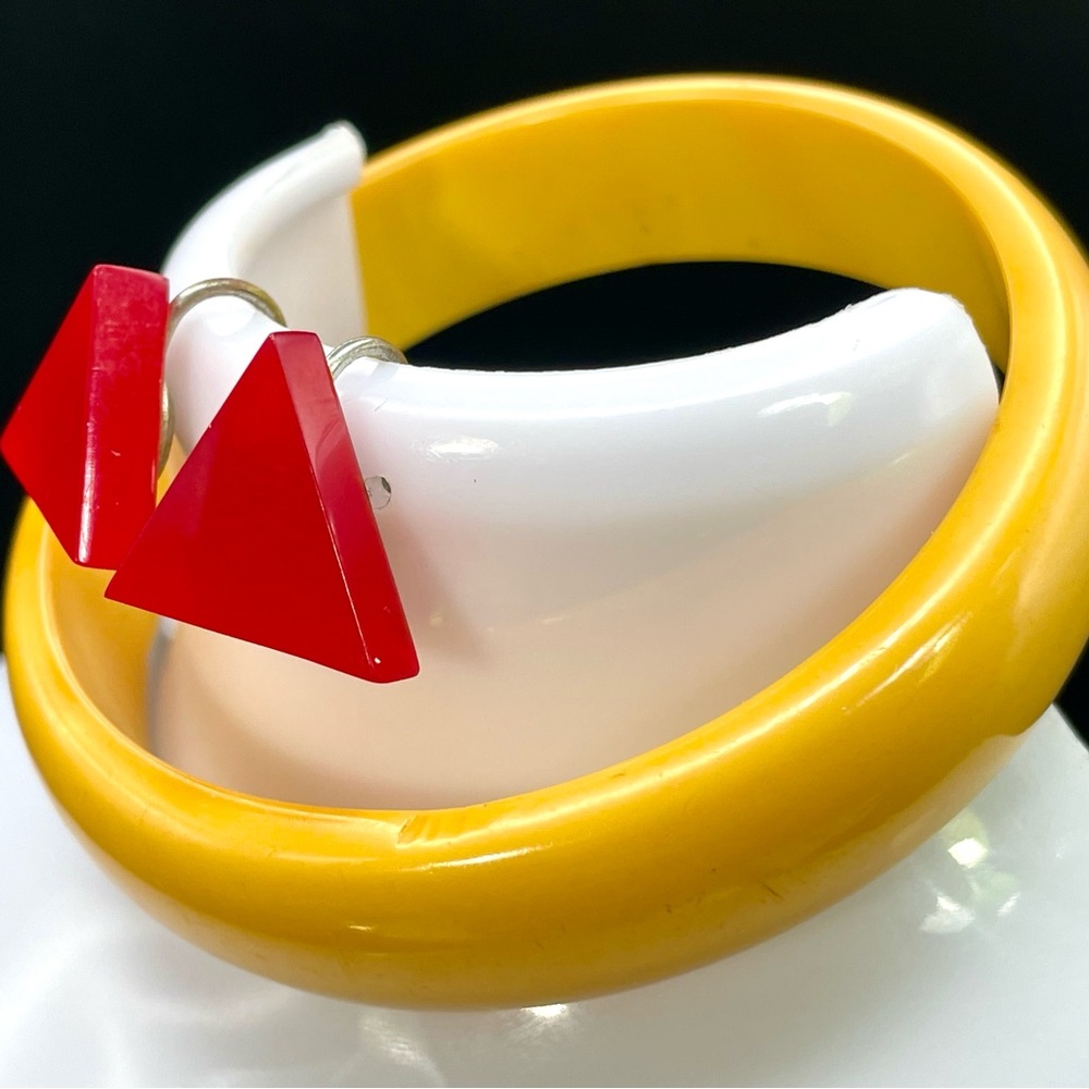 Butterscotch bangle and Bakelite cherry red art-deco triangle screwback earrings
